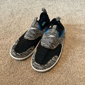 Kids Speedo water shoes. Size M.